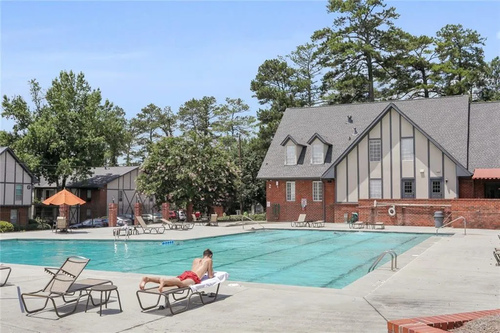 6851 Roswell Road Ne Unit Q9, Sandy Springs, Georgia 30328, 3 Bedrooms Bedrooms, ,2 BathroomsBathrooms,Residential,Sold,6851 Roswell Road Ne Unit Q9,6789912