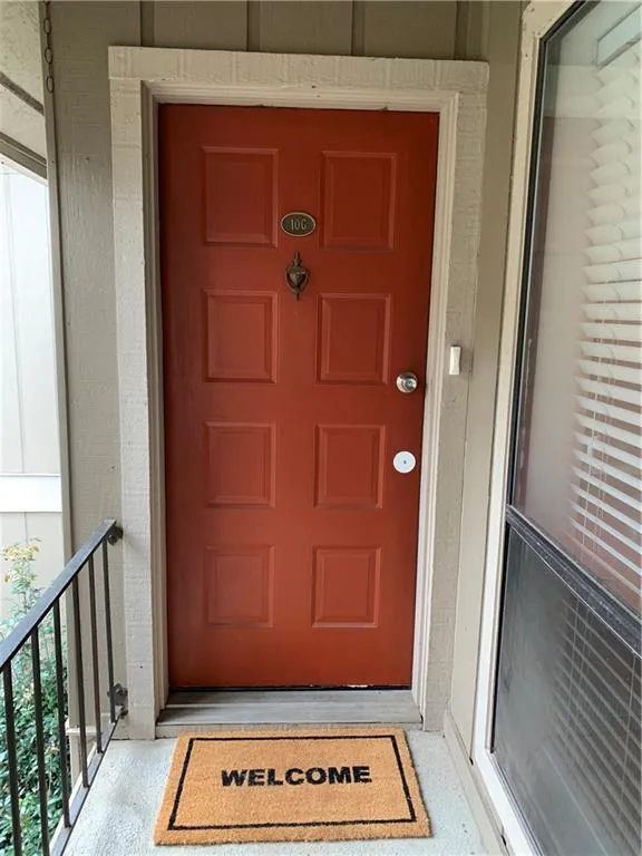 8740 Roswell Road Unit 10g, Sandy Springs, Georgia 30350, 2 Bedrooms Bedrooms, ,2 BathroomsBathrooms,Residential,Sold,8740 Roswell Road Unit 10g,6847423