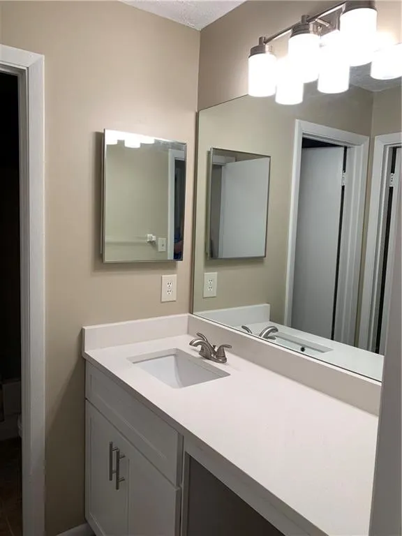 8740 Roswell Road Unit 10g, Sandy Springs, Georgia 30350, 2 Bedrooms Bedrooms, ,2 BathroomsBathrooms,Residential,Sold,8740 Roswell Road Unit 10g,6847423