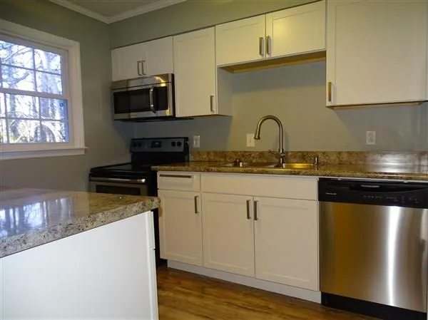 6700 Roswell Road Unit 3d, Sandy Springs, Georgia 30328, 3 Bedrooms Bedrooms, ,2 BathroomsBathrooms,Residential,Sold,6700 Roswell Road Unit 3d,5814542