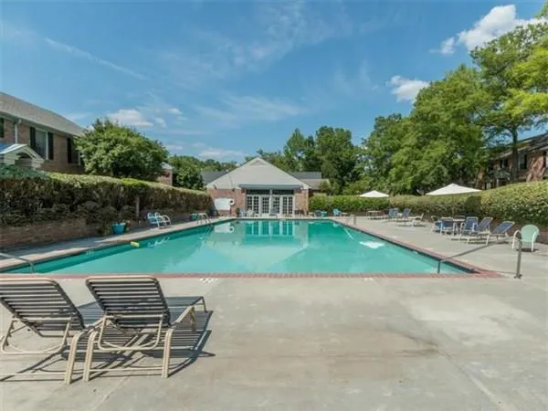 6700 Roswell Road Unit 3d, Sandy Springs, Georgia 30328, 3 Bedrooms Bedrooms, ,2 BathroomsBathrooms,Residential,Sold,6700 Roswell Road Unit 3d,5814542