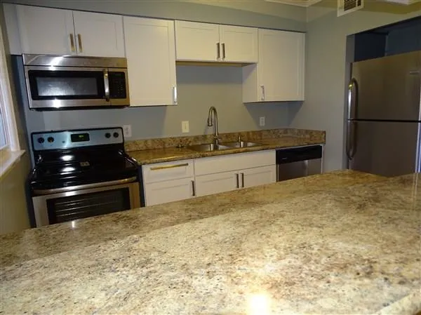 6700 Roswell Road Unit 3d, Sandy Springs, Georgia 30328, 3 Bedrooms Bedrooms, ,2 BathroomsBathrooms,Residential,Sold,6700 Roswell Road Unit 3d,5814542