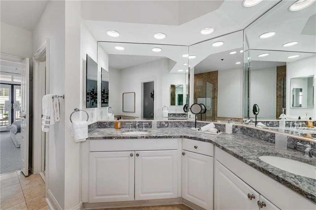 3286 Northside Parkway Nw Unit 903, Atlanta, Georgia 30327, 3 Bedrooms Bedrooms, ,2 BathroomsBathrooms,Residential,For Sale,3286 Northside Parkway Nw Unit 903,7571884