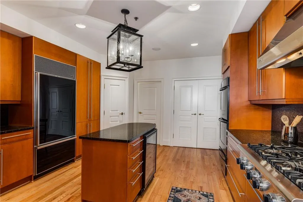 3286 Northside Parkway Nw Unit 903, Atlanta, Georgia 30327, 3 Bedrooms Bedrooms, ,2 BathroomsBathrooms,Residential,For Sale,3286 Northside Parkway Nw Unit 903,7571884