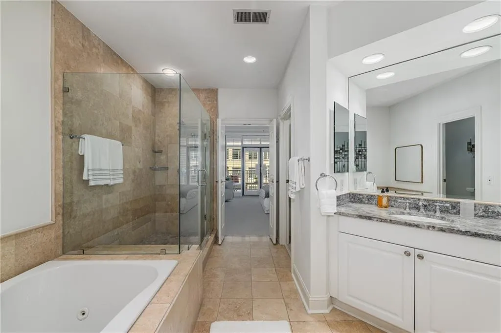 3286 Northside Parkway Nw Unit 903, Atlanta, Georgia 30327, 3 Bedrooms Bedrooms, ,2 BathroomsBathrooms,Residential,For Sale,3286 Northside Parkway Nw Unit 903,7571884