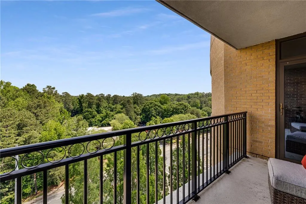 3286 Northside Parkway Nw Unit 903, Atlanta, Georgia 30327, 3 Bedrooms Bedrooms, ,2 BathroomsBathrooms,Residential,For Sale,3286 Northside Parkway Nw Unit 903,7571884