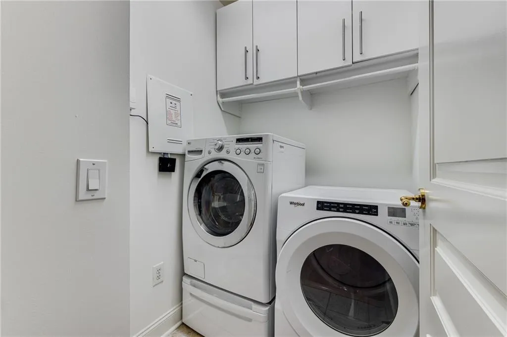 3286 Northside Parkway Nw Unit 903, Atlanta, Georgia 30327, 3 Bedrooms Bedrooms, ,2 BathroomsBathrooms,Residential,For Sale,3286 Northside Parkway Nw Unit 903,7571884