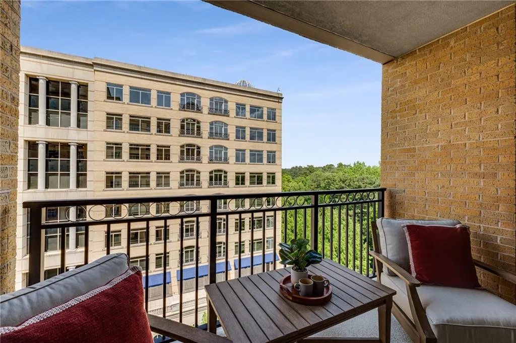 3286 Northside Parkway Nw Unit 903, Atlanta, Georgia 30327, 3 Bedrooms Bedrooms, ,2 BathroomsBathrooms,Residential,For Sale,3286 Northside Parkway Nw Unit 903,7571884