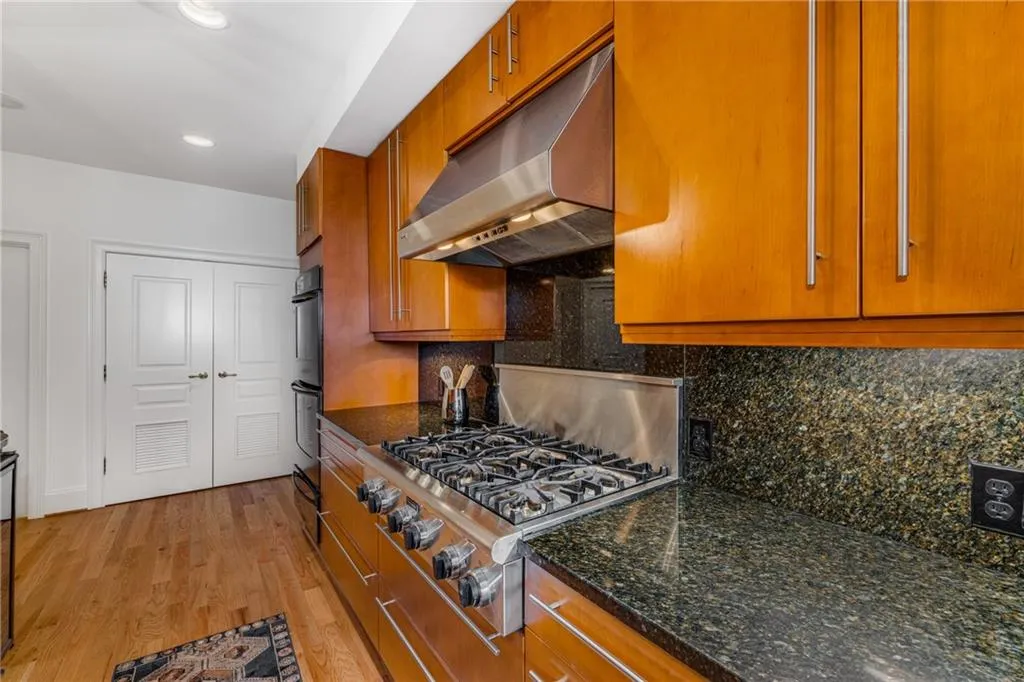 3286 Northside Parkway Nw Unit 903, Atlanta, Georgia 30327, 3 Bedrooms Bedrooms, ,2 BathroomsBathrooms,Residential,For Sale,3286 Northside Parkway Nw Unit 903,7571884