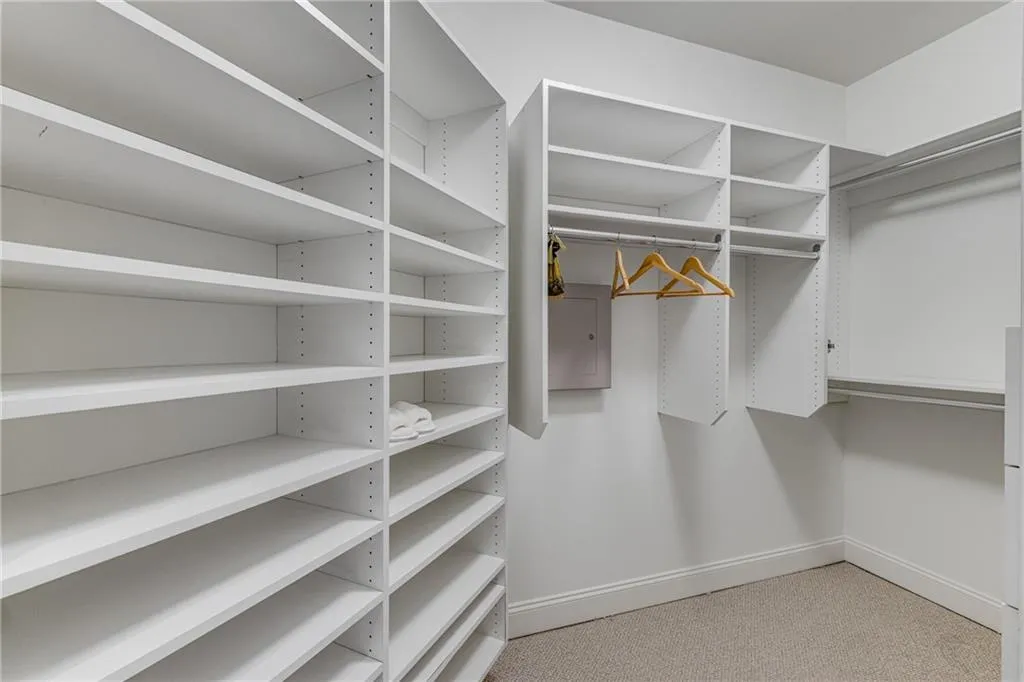 3286 Northside Parkway Nw Unit 903, Atlanta, Georgia 30327, 3 Bedrooms Bedrooms, ,2 BathroomsBathrooms,Residential,For Sale,3286 Northside Parkway Nw Unit 903,7571884