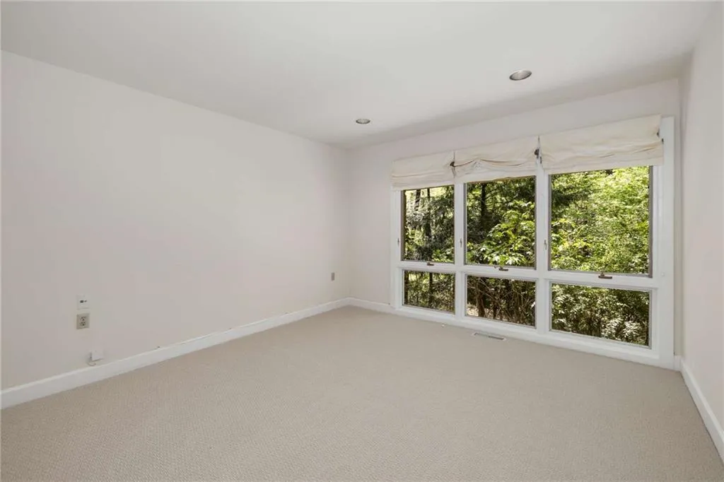 Third spacious bedroom