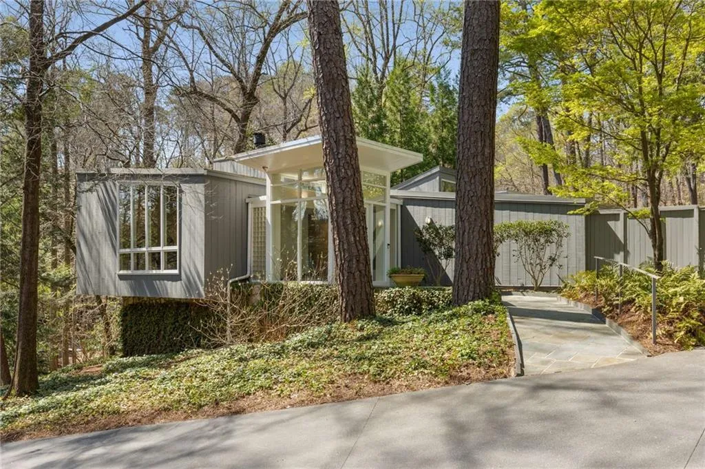 1105 Crest Valley Drive, Sandy Springs, Georgia 30327, 5 Bedrooms Bedrooms, ,4 BathroomsBathrooms,Residential,Sold,1105 Crest Valley Drive,7559839