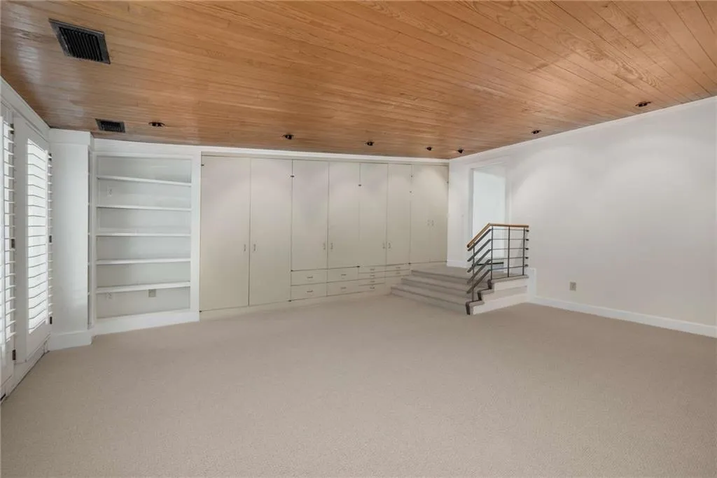 1105 Crest Valley Drive, Sandy Springs, Georgia 30327, 5 Bedrooms Bedrooms, ,4 BathroomsBathrooms,Residential,Sold,1105 Crest Valley Drive,7559839