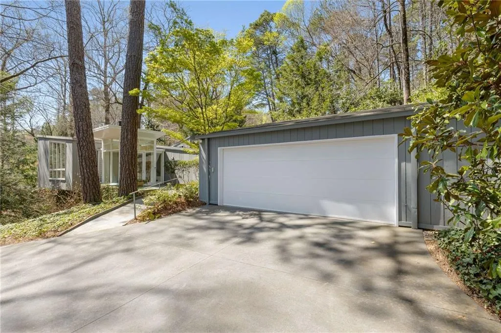 1105 Crest Valley Drive, Sandy Springs, Georgia 30327, 5 Bedrooms Bedrooms, ,4 BathroomsBathrooms,Residential,Sold,1105 Crest Valley Drive,7559839