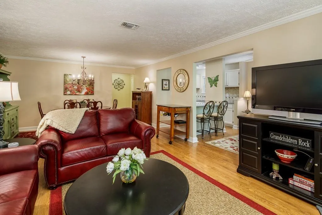 6802 Glenridge Drive Unit B, Sandy Springs, Georgia 30328, 2 Bedrooms Bedrooms, ,2 BathroomsBathrooms,Residential,Sold,6802 Glenridge Drive Unit B,6595911