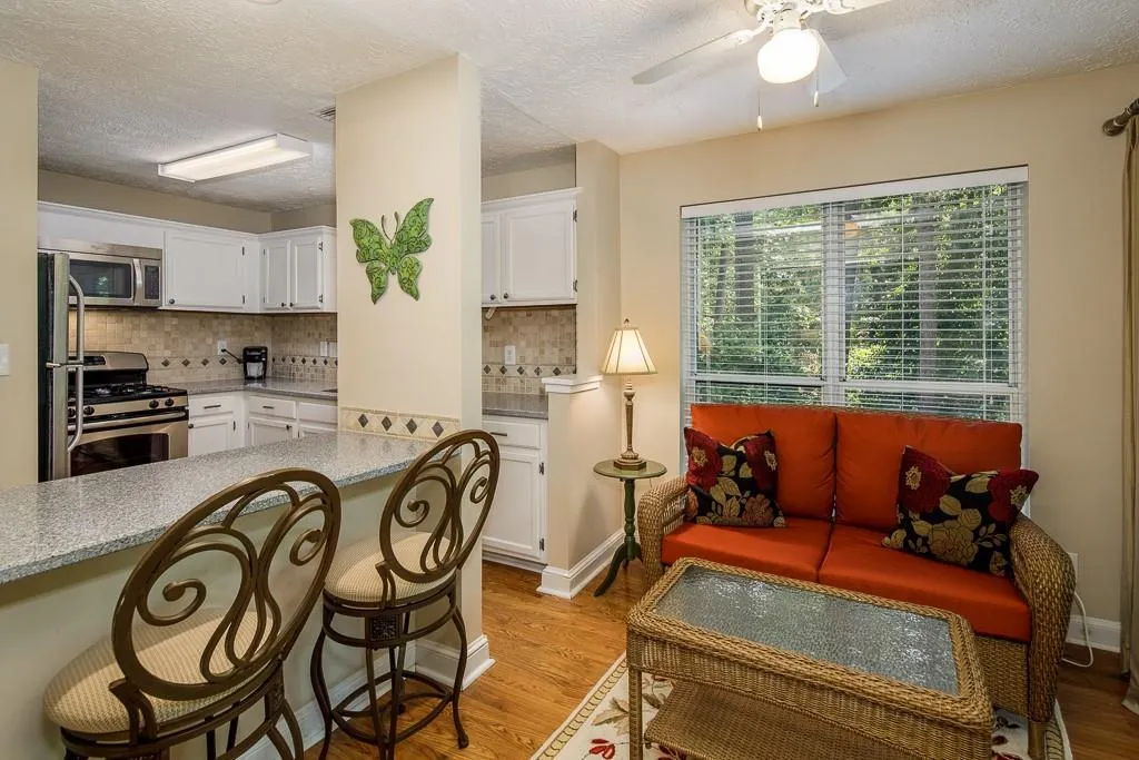 6802 Glenridge Drive Unit B, Sandy Springs, Georgia 30328, 2 Bedrooms Bedrooms, ,2 BathroomsBathrooms,Residential,Sold,6802 Glenridge Drive Unit B,6595911