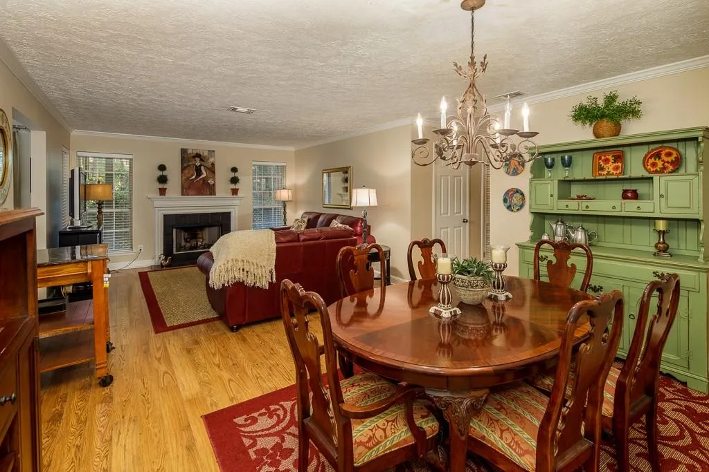 6802 Glenridge Drive Unit B, Sandy Springs, Georgia 30328, 2 Bedrooms Bedrooms, ,2 BathroomsBathrooms,Residential,Sold,6802 Glenridge Drive Unit B,6595911