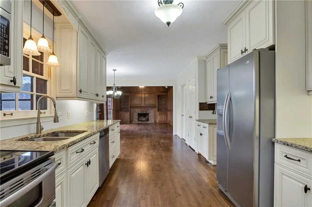 335 Cannady Court, Sandy Springs, Georgia 30350, 5 Bedrooms Bedrooms, ,4 BathroomsBathrooms,Residential,Sold,335 Cannady Court,6730951