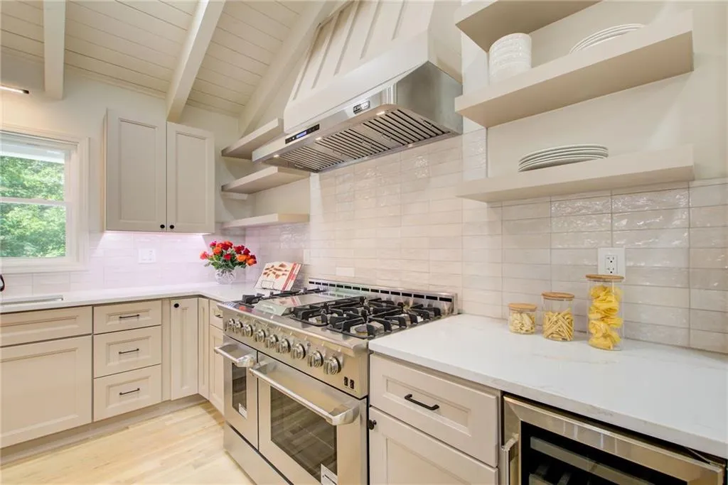 This beautiful 48-inch range offers the power and performance of a professional kitchen, right in your new home! Enjoy restaurant-quality cooking with six powerful German-engineered burners, including a high-power 18,000 BTU burner for rapid boiling and a low-power 6,000 BTU burner for simmering delicate sauces. The spacious 7.2 cu. ft. convection oven ensures even baking and roasting, while the sleek stainless steel design adds a touch of elegance to your culinary space. It's pre-converted for liquid propane, so you can start cooking right away!

The NXR Entree 48-inch range offers the power and performance of a professional kitchen, right in your new home! Enjoy restaurant-quality cooking with six powerful German-engineered burners. The spacious 7.2 cu. ft. convection oven ensures even baking and roasting, while the sleek stainless steel design adds a touch of elegance to your culinary