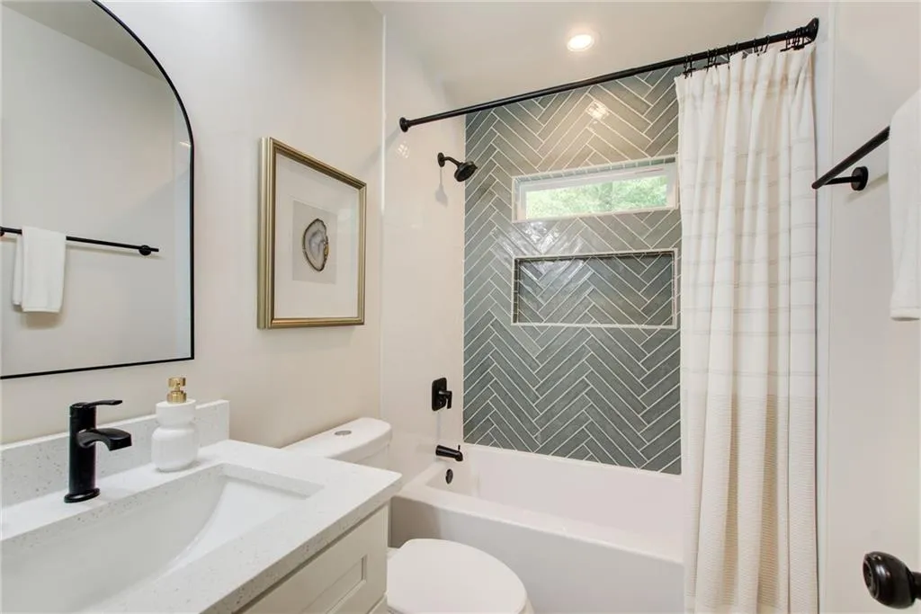 6405 Cherry Tree Lane, Atlanta, Georgia 30328, 5 Bedrooms Bedrooms, ,3 BathroomsBathrooms,Residential,For Sale,6405 Cherry Tree Lane,7615364