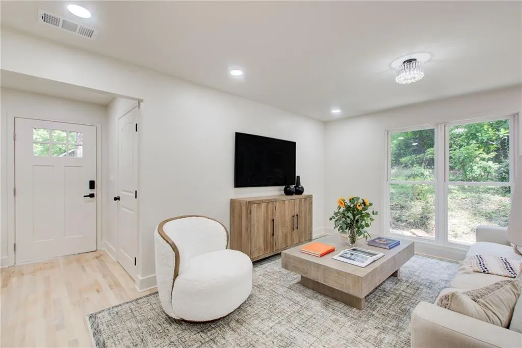 Floor to ceiling windows allow lots of beautiful light to come in!