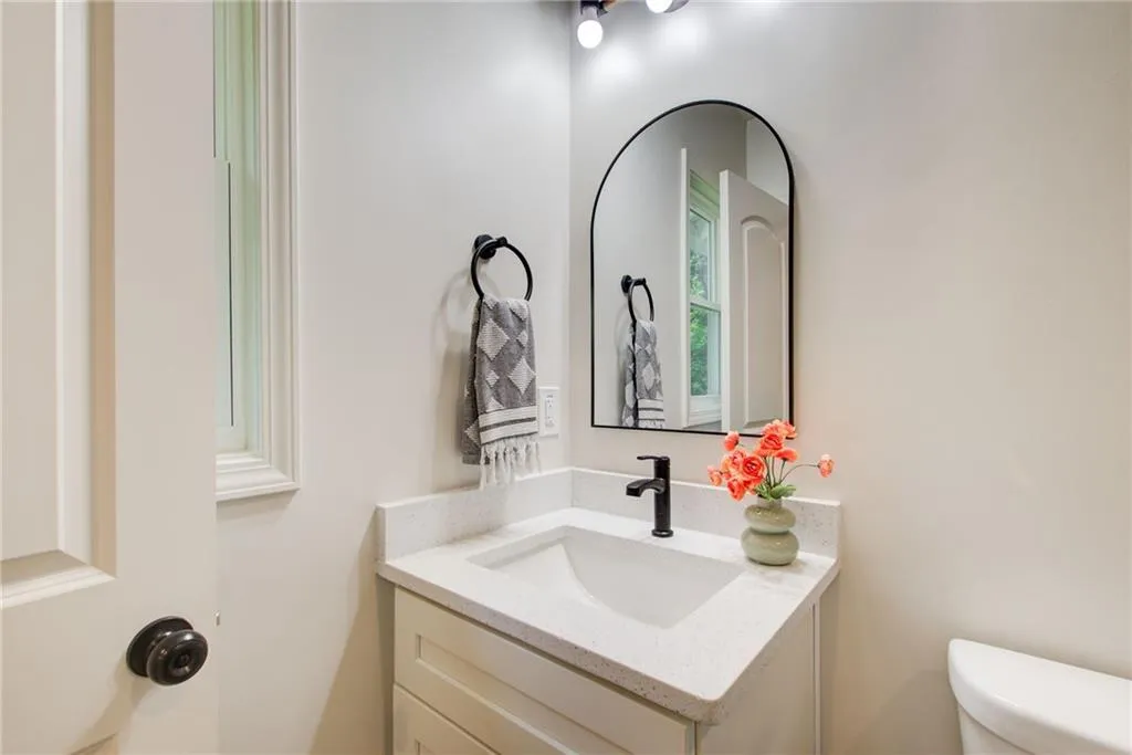 En-suite in this bedroom