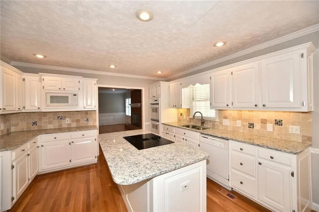 315 Cannady Court, Sandy Springs, Georgia 30350, 6 Bedrooms Bedrooms, ,4 BathroomsBathrooms,Residential,Sold,315 Cannady Court,5699351