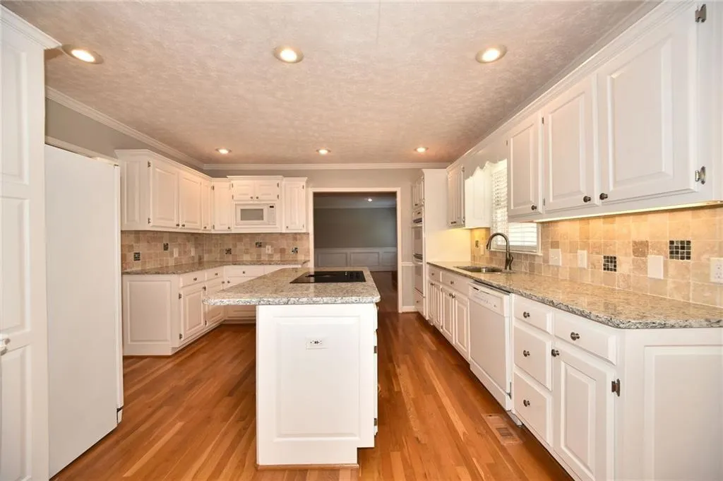 315 Cannady Court, Sandy Springs, Georgia 30350, 6 Bedrooms Bedrooms, ,4 BathroomsBathrooms,Residential,Sold,315 Cannady Court,5699351