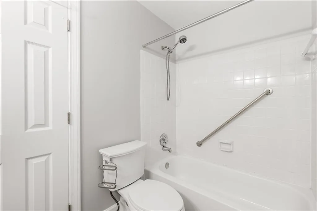 109 Mount Vernon Circle, Sandy Springs, Georgia 30338, 2 Bedrooms Bedrooms, ,2 BathroomsBathrooms,Residential,For Sale,109 Mount Vernon Circle,7651384