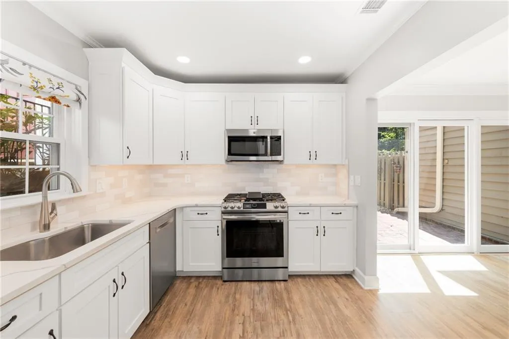 109 Mount Vernon Circle, Sandy Springs, Georgia 30338, 2 Bedrooms Bedrooms, ,2 BathroomsBathrooms,Residential,For Sale,109 Mount Vernon Circle,7651384