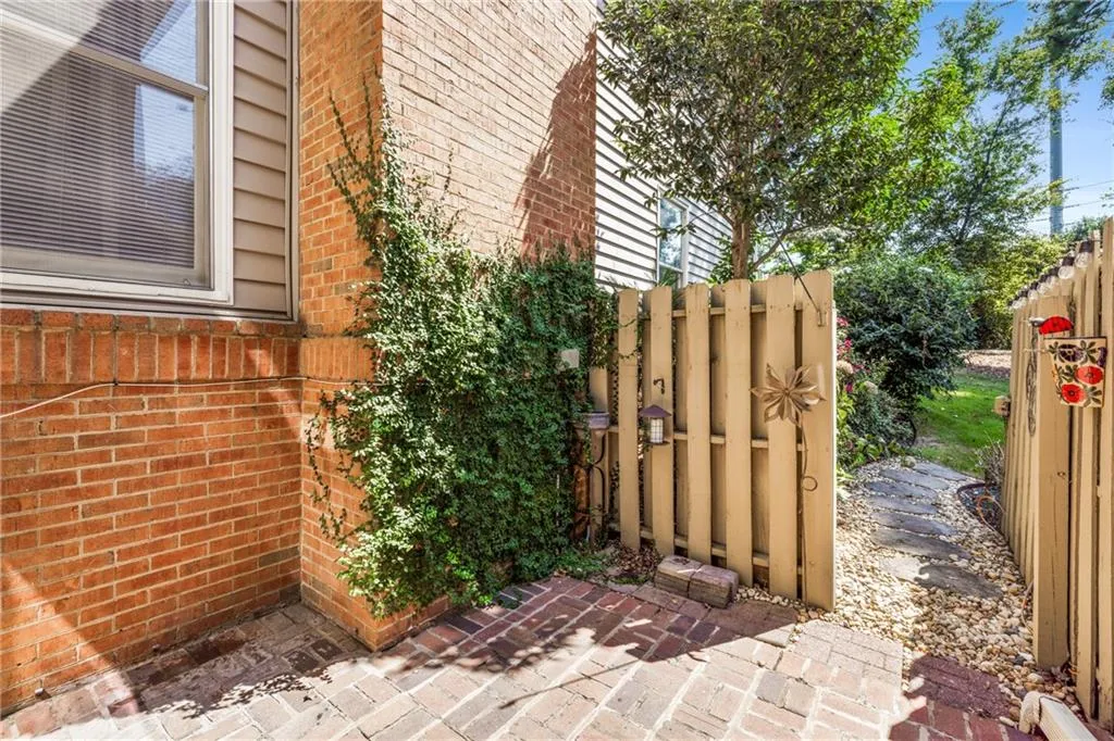 109 Mount Vernon Circle, Sandy Springs, Georgia 30338, 2 Bedrooms Bedrooms, ,2 BathroomsBathrooms,Residential,For Sale,109 Mount Vernon Circle,7651384