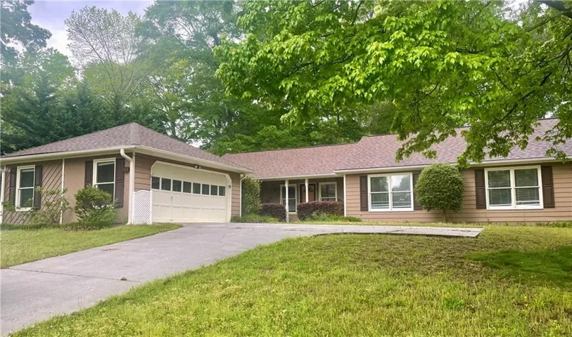 210 Buck Run, Loganville, Georgia 30052