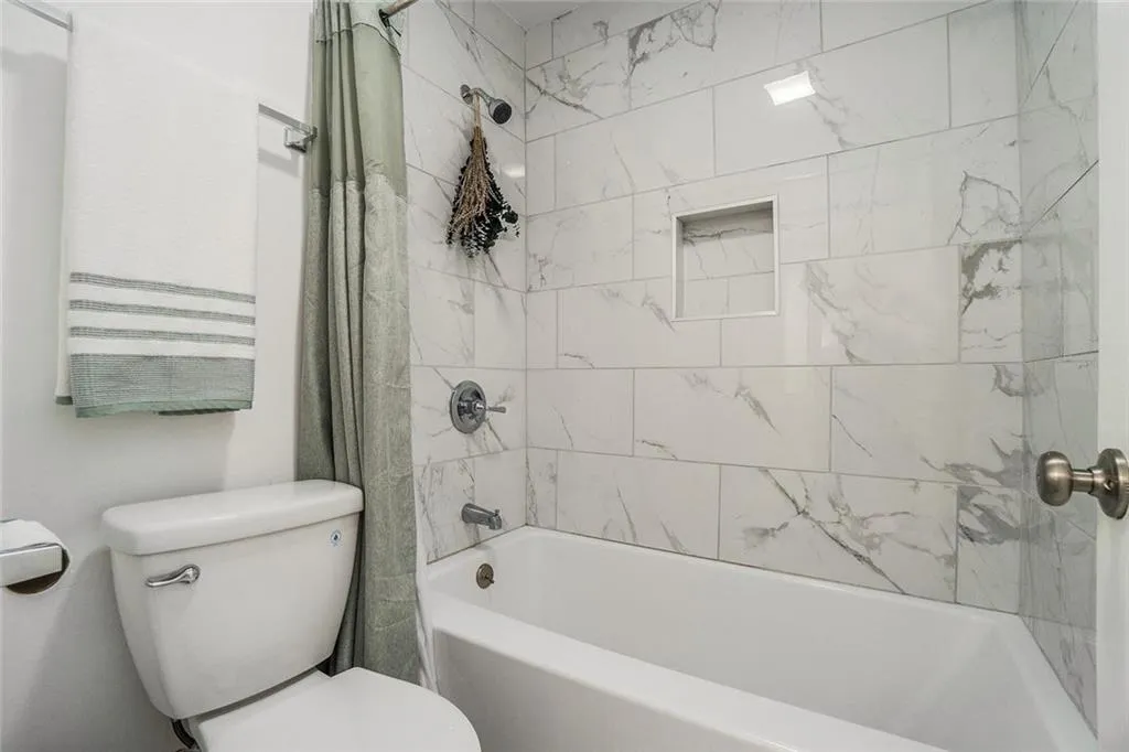 94 Rosaire Place Nw, Atlanta, Georgia 30327, 1 Bedroom Bedrooms, ,1 BathroomBathrooms,Residential,For Sale,94 Rosaire Place Nw,7633505