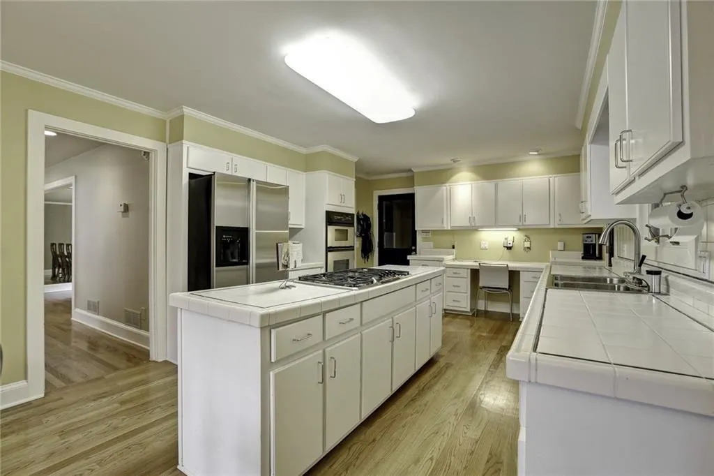 515 Cutwater Trail, Sandy Springs, Georgia 30328, 5 Bedrooms Bedrooms, ,4 BathroomsBathrooms,Residential,Sold,515 Cutwater Trail,5772024