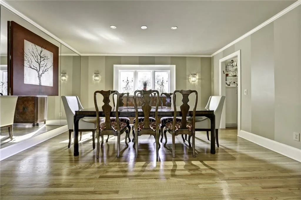 515 Cutwater Trail, Sandy Springs, Georgia 30328, 5 Bedrooms Bedrooms, ,4 BathroomsBathrooms,Residential,Sold,515 Cutwater Trail,5772024