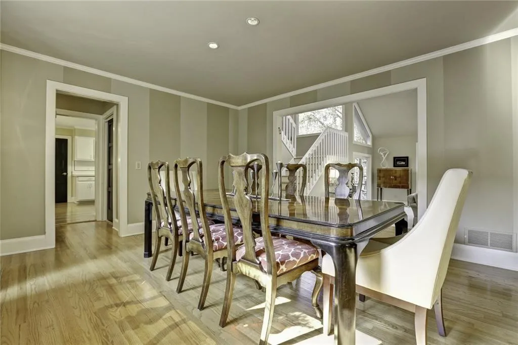 515 Cutwater Trail, Sandy Springs, Georgia 30328, 5 Bedrooms Bedrooms, ,4 BathroomsBathrooms,Residential,Sold,515 Cutwater Trail,5772024