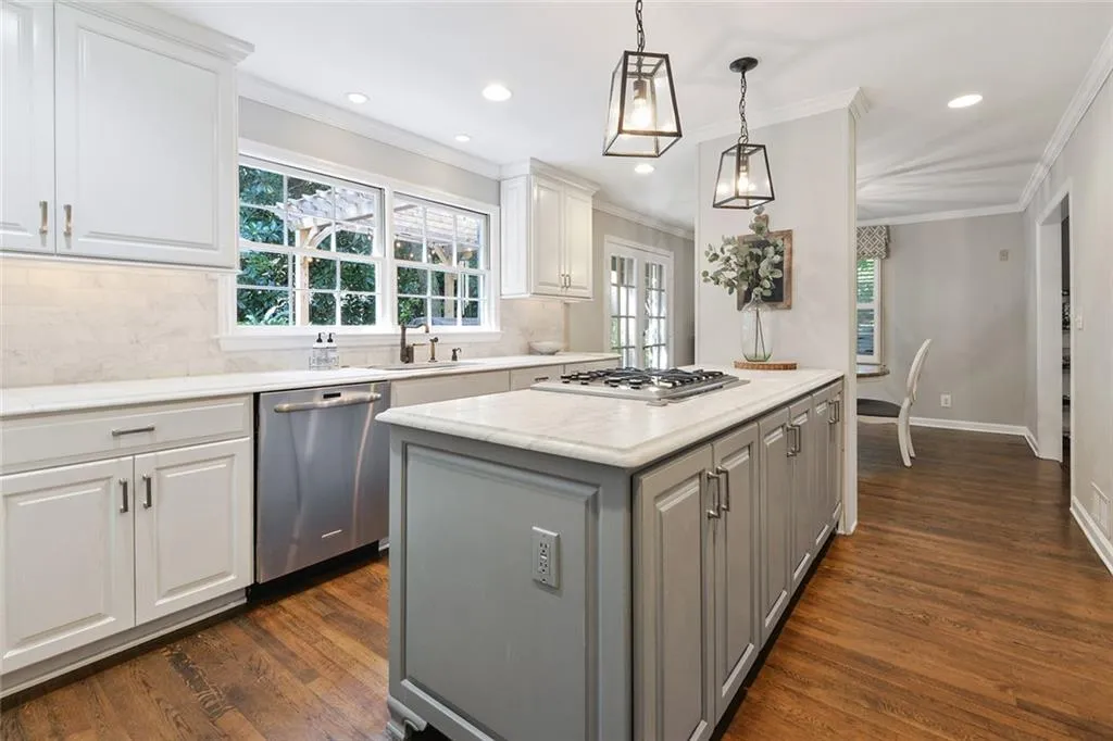 630 Bridgewater Drive, Sandy Springs, Georgia 30328, 4 Bedrooms Bedrooms, ,4 BathroomsBathrooms,Residential,Sold,630 Bridgewater Drive,6776390