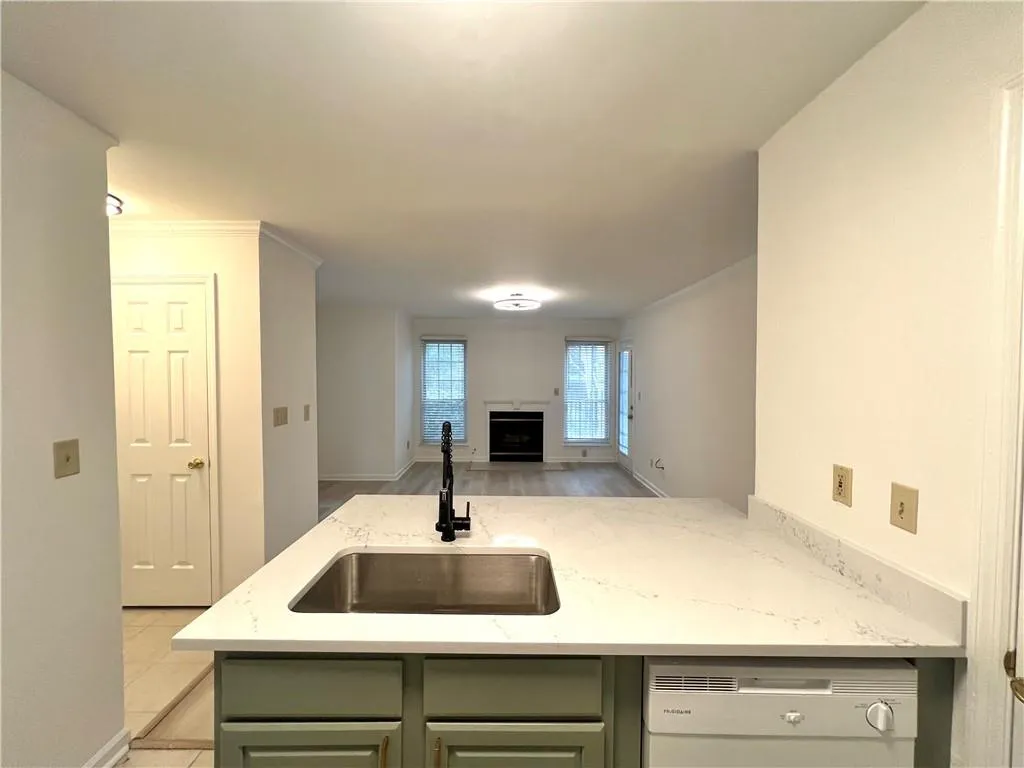 125 Granville Court, Atlanta, Georgia 30328, 1 Bedroom Bedrooms, ,1 BathroomBathrooms,Residential,For Sale,125 Granville Court,7737935