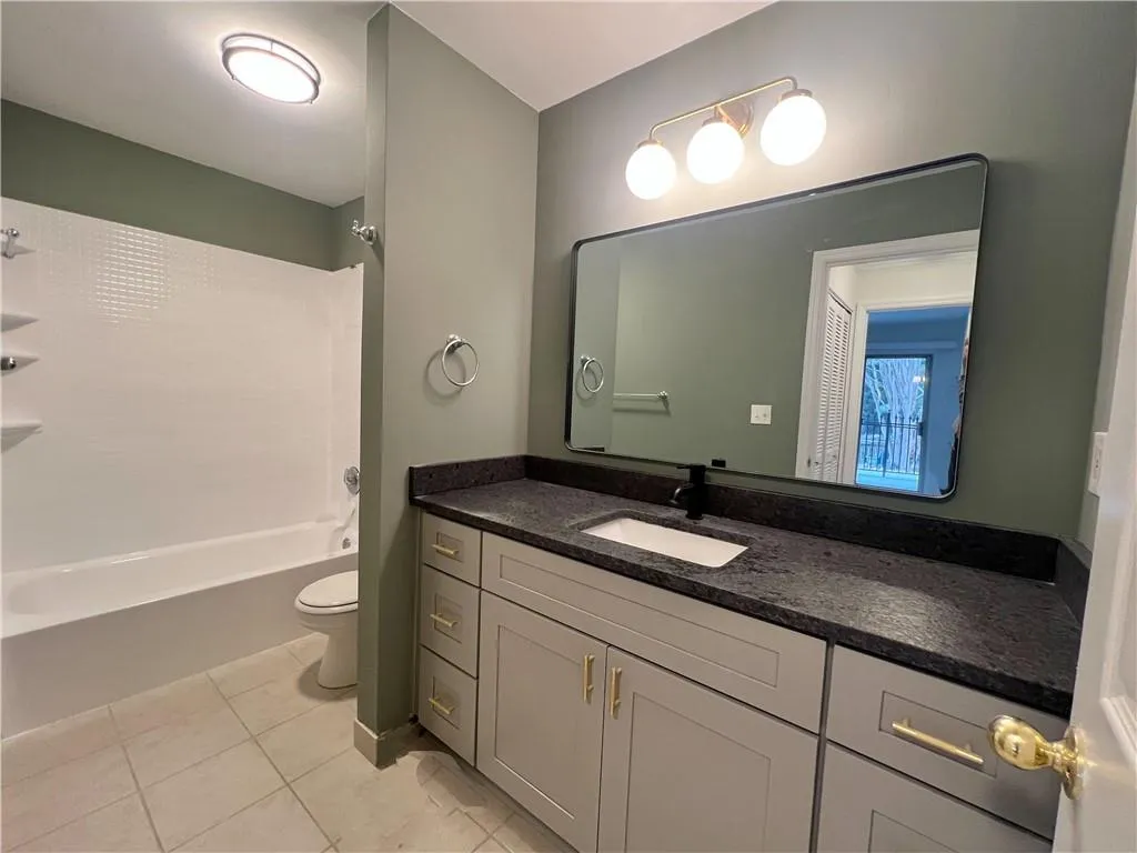 125 Granville Court, Atlanta, Georgia 30328, 1 Bedroom Bedrooms, ,1 BathroomBathrooms,Residential,For Sale,125 Granville Court,7737935
