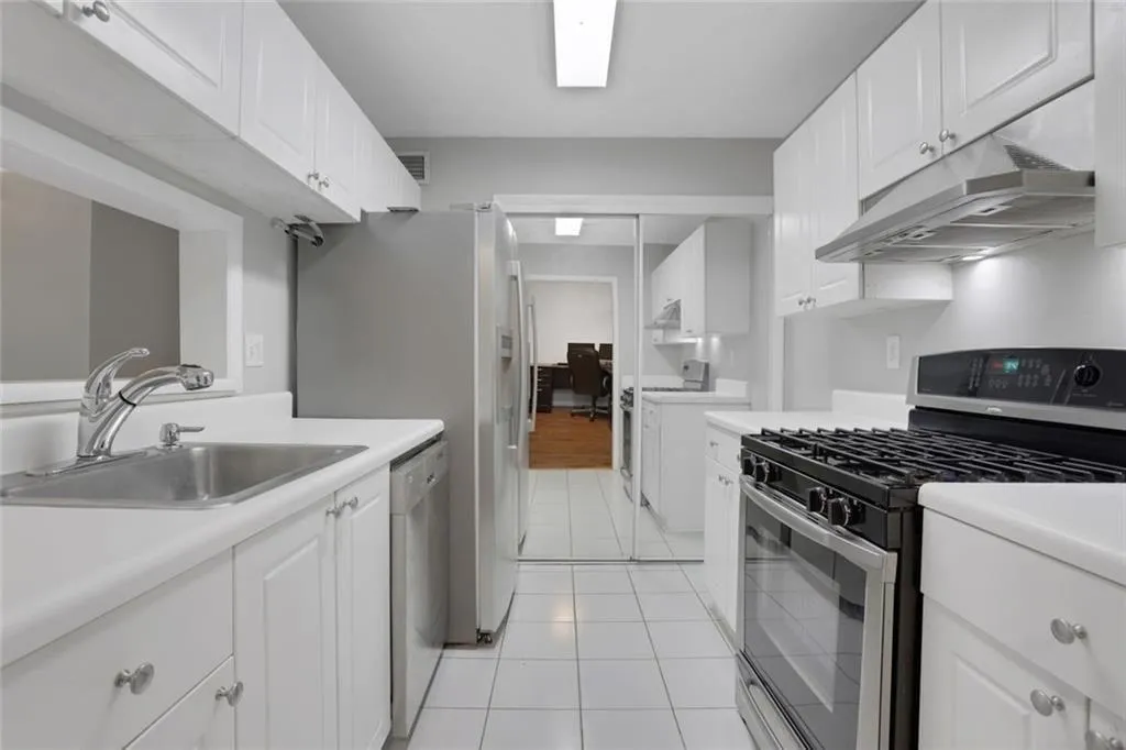 407 Ne Summit North Drive Ne Unit 407, Atlanta, Georgia 30324, 1 Bedroom Bedrooms, 0 ,1 BathroomBathrooms,Residential,For Sale,407 Ne Summit North Drive Ne Unit 407,7766822