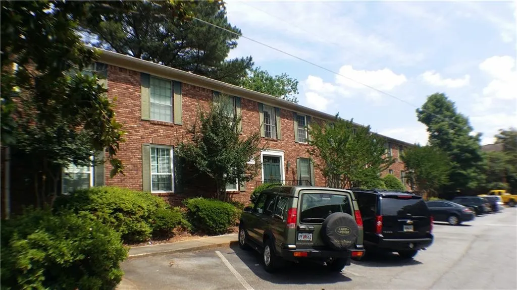 5600 Kingsport Drive, Atlanta, Georgia 30342, 2 Bedrooms Bedrooms, ,1 BathroomBathrooms,Residential,Sold,5600 Kingsport Drive,6114571