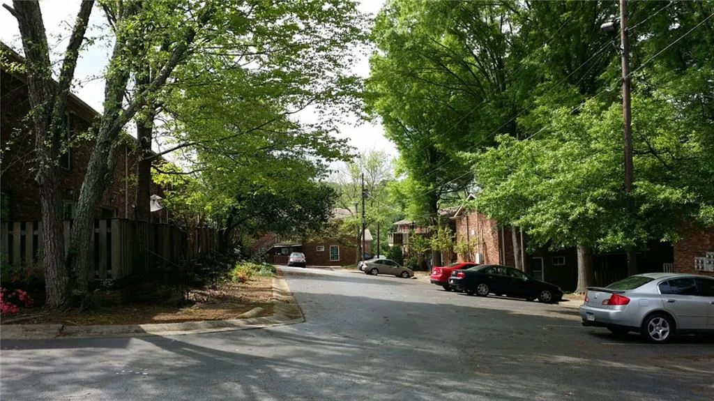 5600 Kingsport Drive, Atlanta, Georgia 30342, 2 Bedrooms Bedrooms, ,1 BathroomBathrooms,Residential,Sold,5600 Kingsport Drive,6114571