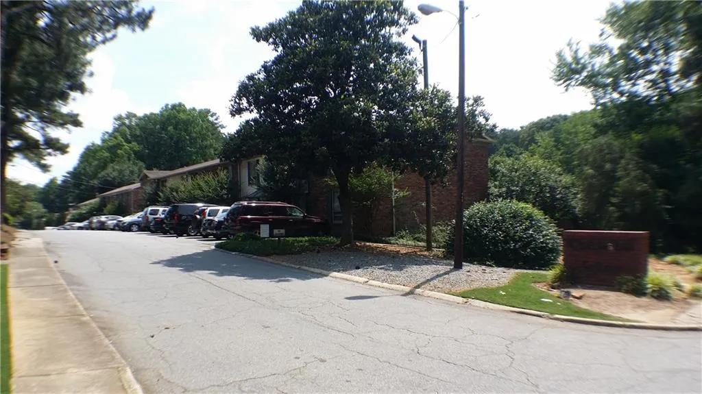 5600 Kingsport Drive, Atlanta, Georgia 30342, 2 Bedrooms Bedrooms, ,1 BathroomBathrooms,Residential,Sold,5600 Kingsport Drive,6114571