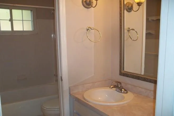 5600 Kingsport Drive, Atlanta, Georgia 30342, 2 Bedrooms Bedrooms, ,1 BathroomBathrooms,Residential,Sold,5600 Kingsport Drive,6114571