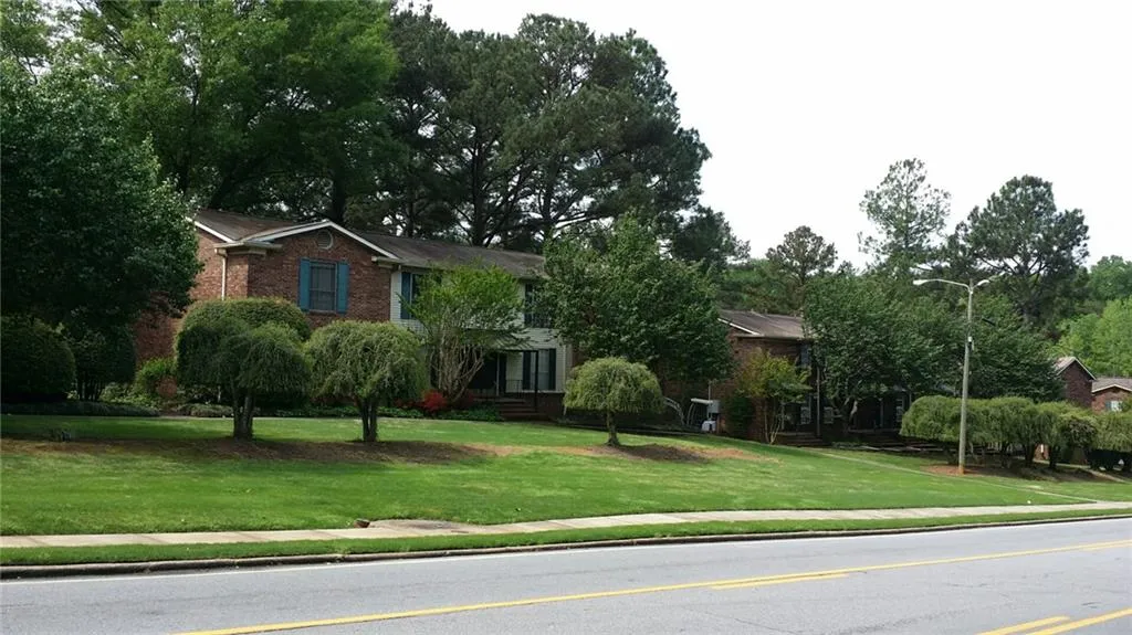 5600 Kingsport Drive, Atlanta, Georgia 30342, 2 Bedrooms Bedrooms, ,1 BathroomBathrooms,Residential,Sold,5600 Kingsport Drive,6114571