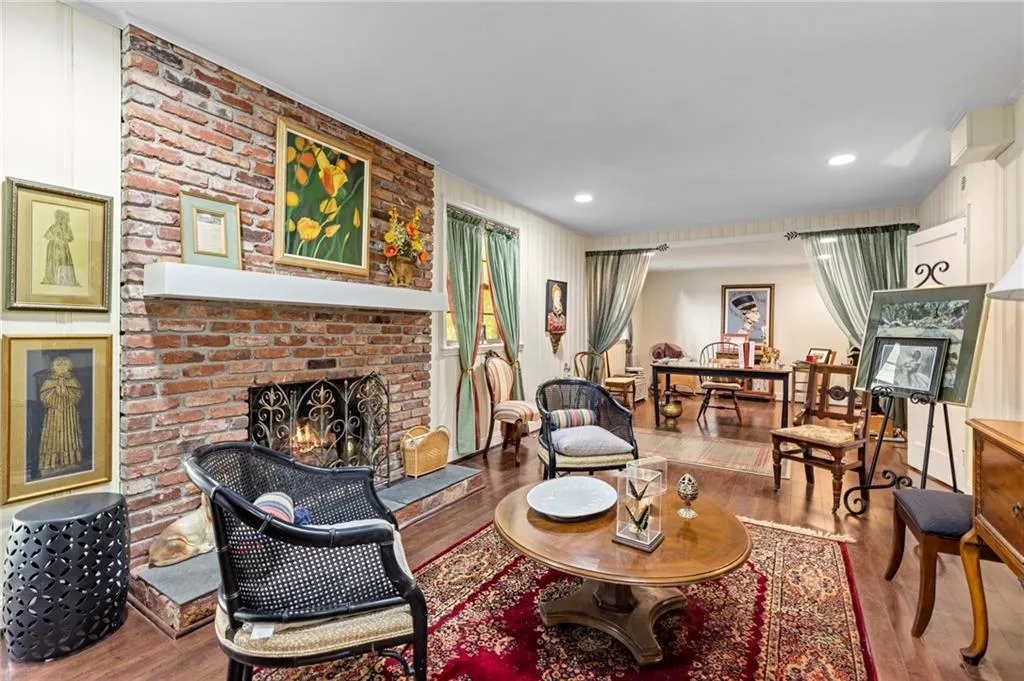 450 Forest Hills Drive, Atlanta, Georgia 30342, 3 Bedrooms Bedrooms, ,3 BathroomsBathrooms,Residential,Sold,450 Forest Hills Drive,6864210