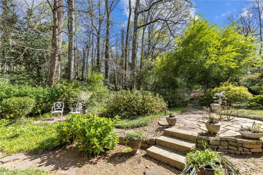 450 Forest Hills Drive, Atlanta, Georgia 30342, 3 Bedrooms Bedrooms, ,3 BathroomsBathrooms,Residential,Sold,450 Forest Hills Drive,6864210