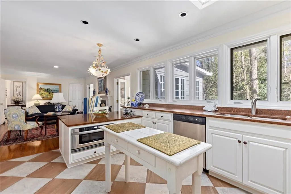 450 Forest Hills Drive, Atlanta, Georgia 30342, 3 Bedrooms Bedrooms, ,3 BathroomsBathrooms,Residential,Sold,450 Forest Hills Drive,6864210