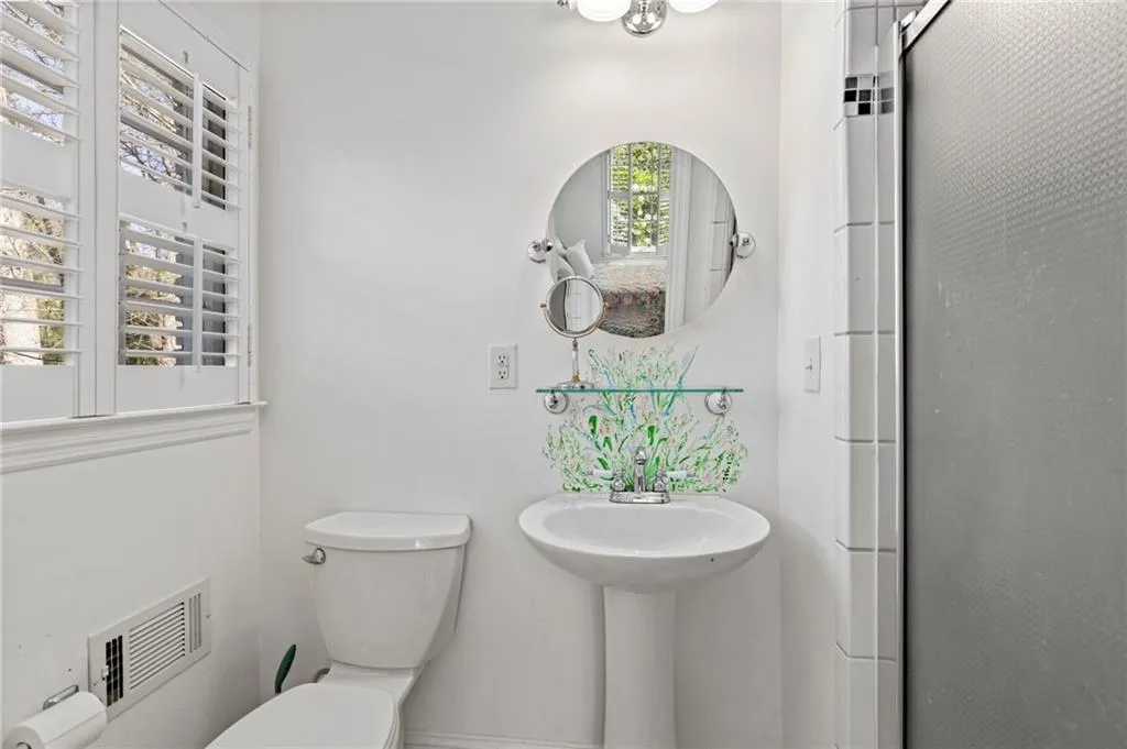 450 Forest Hills Drive, Atlanta, Georgia 30342, 3 Bedrooms Bedrooms, ,3 BathroomsBathrooms,Residential,Sold,450 Forest Hills Drive,6864210