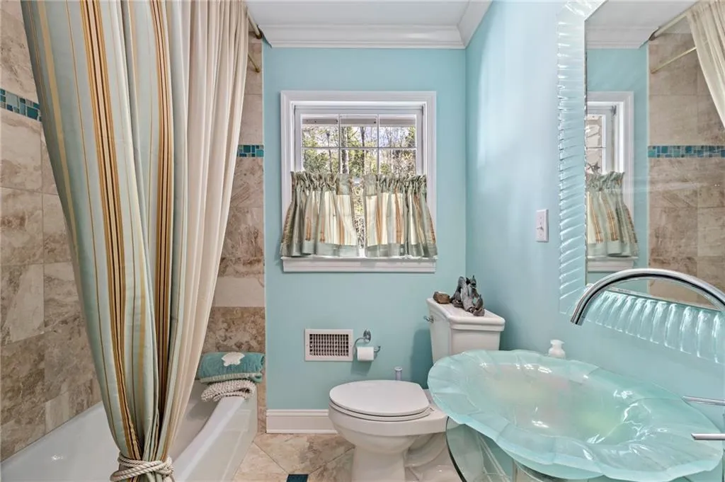 450 Forest Hills Drive, Atlanta, Georgia 30342, 3 Bedrooms Bedrooms, ,3 BathroomsBathrooms,Residential,Sold,450 Forest Hills Drive,6864210
